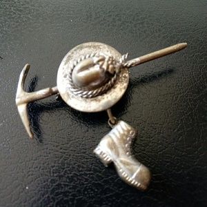 VINTAGE CLIMBERS PIN LAST MARKDOWN